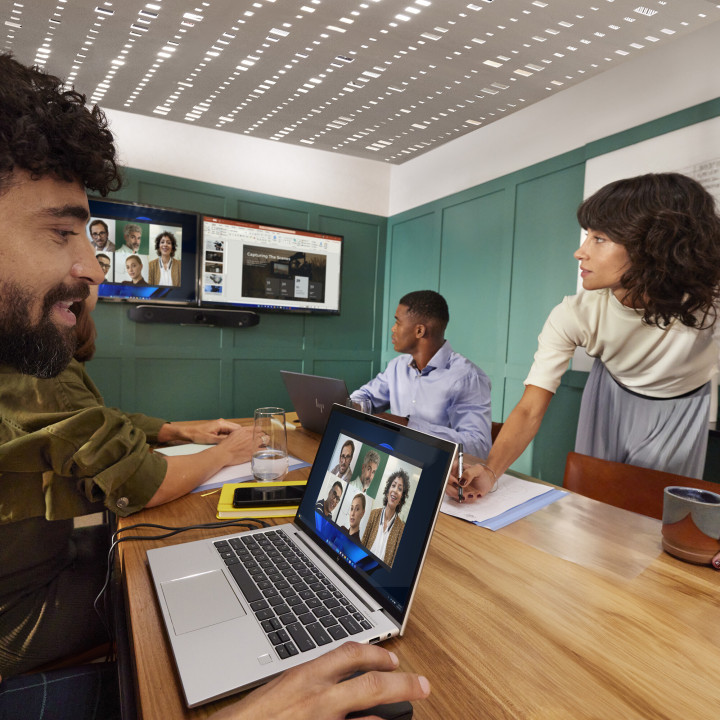 Poly Barre de visioconférence USB Studio V52 sans cordon d’alimentation TAA