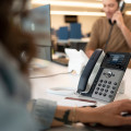 Poly Téléphone IP Edge E320 compatible PoE