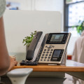 Poly Téléphone IP Edge E400 compatible PoE