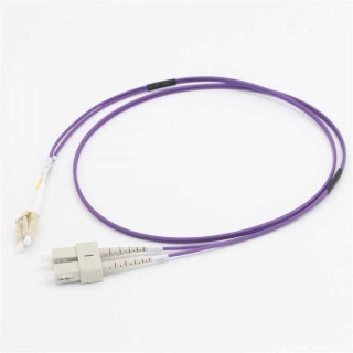 C2G 20 M CORDON DE RACCORDEMENT FIBRE OPTIQUE LC/SC OM4 LSZH - VIOLET