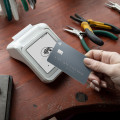 SumUp Solo lecteur de cartes à puce Batterie Wi-Fi + 4G Blanc