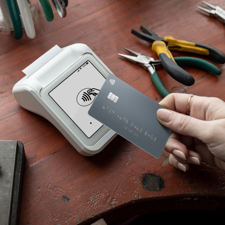 SumUp Solo lecteur de cartes à puce Batterie Wi-Fi + 4G Blanc
