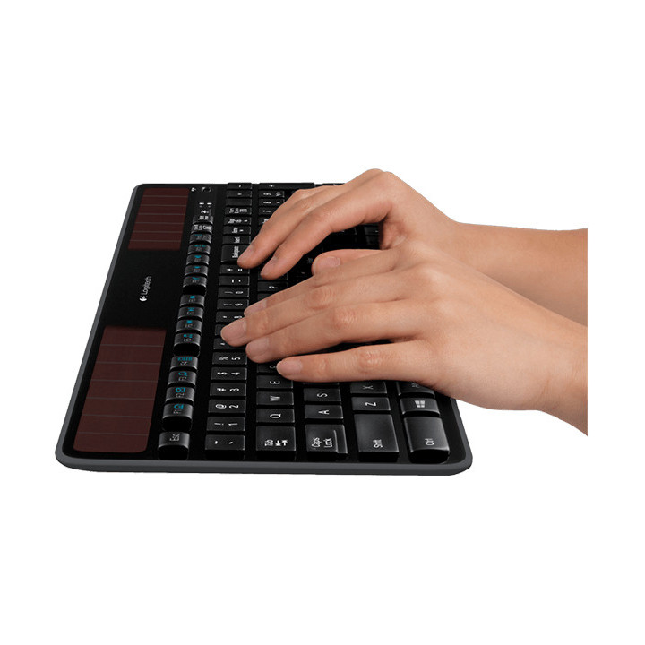Logitech K750