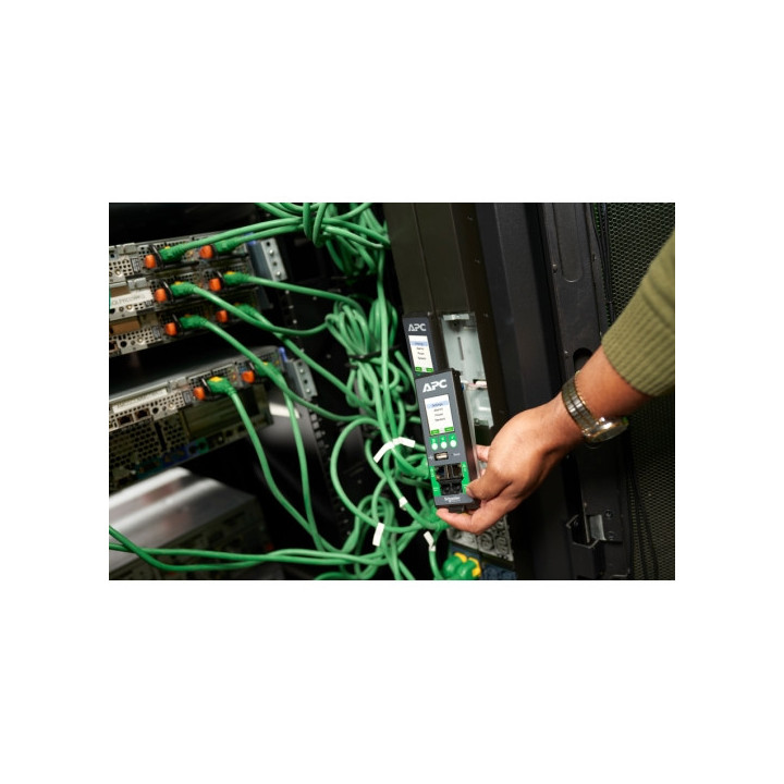 APC NetShelter Rack PDU Advanced, Contrôlé, 3PH, 22,1kW 400V 32A ou 17,3kW 415V 30A, 48 Prises, CEI309