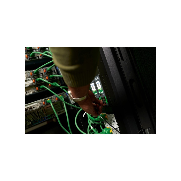 APC NetShelter Rack PDU Advanced, Contrôlé, 3PH, 22,1kW 400V 32A ou 17,3kW 415V 30A, 48 Prises, CEI309