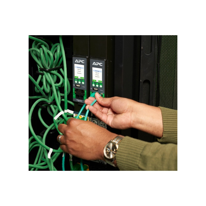APC NetShelter Rack PDU Advanced, Contrôlé, 3PH, 22,1kW 400V 32A ou 17,3kW 415V 30A, 48 Prises, CEI309